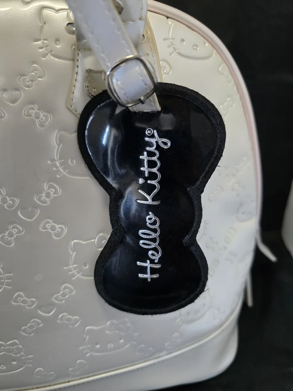 HELLO KITTY LOUNGEFLY EMBOSSED PATENT DOME SATCHEL BAG CREAM PEARL BOW PURSE